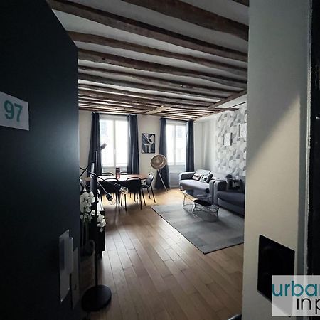 97 - Urban Colonnes De Buren Párizs Kültér fotó
