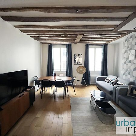 97 - Urban Colonnes De Buren Párizs Kültér fotó
